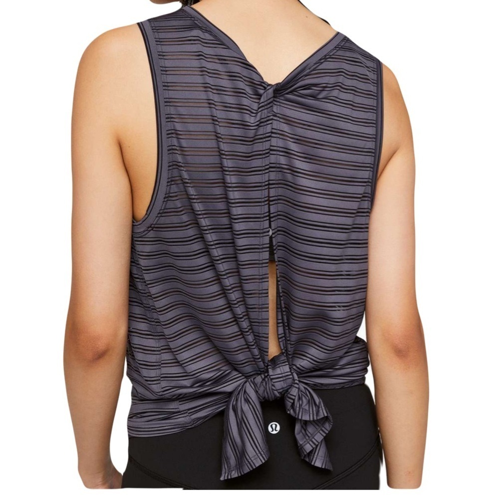 Lululemon Women’s Meet Halfway Tank Striped
Moonwalk Fits like 4/6